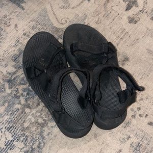 Black flatform tevas